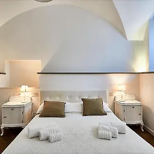 Apartment Astra-modern Loft Cathedral View, Bergamo